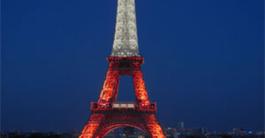 La tour Eiffel aux couleurs de la Turquie