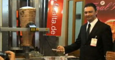 La machine à kebab automatique au Döga