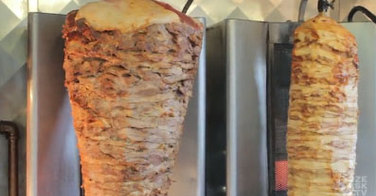 Le Gyros, un kebab au porc