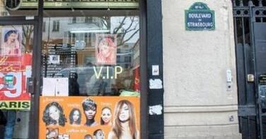 Des coiffeuses sans papier portent plainte pour "traite d'être humain" à Paris