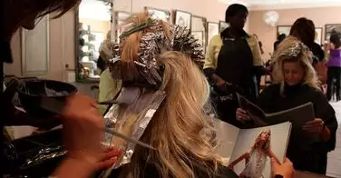 Belgique : Les coiffeurs n'ont plus le droit de parler politique ou religion à leurs clients