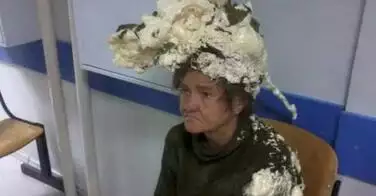 Elle pensait utiliser du shampooing, c'était en fait de la mousse isolante !