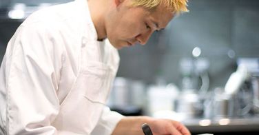 Les chefs japonais, nouveaux maîtres de la gastronomie française
